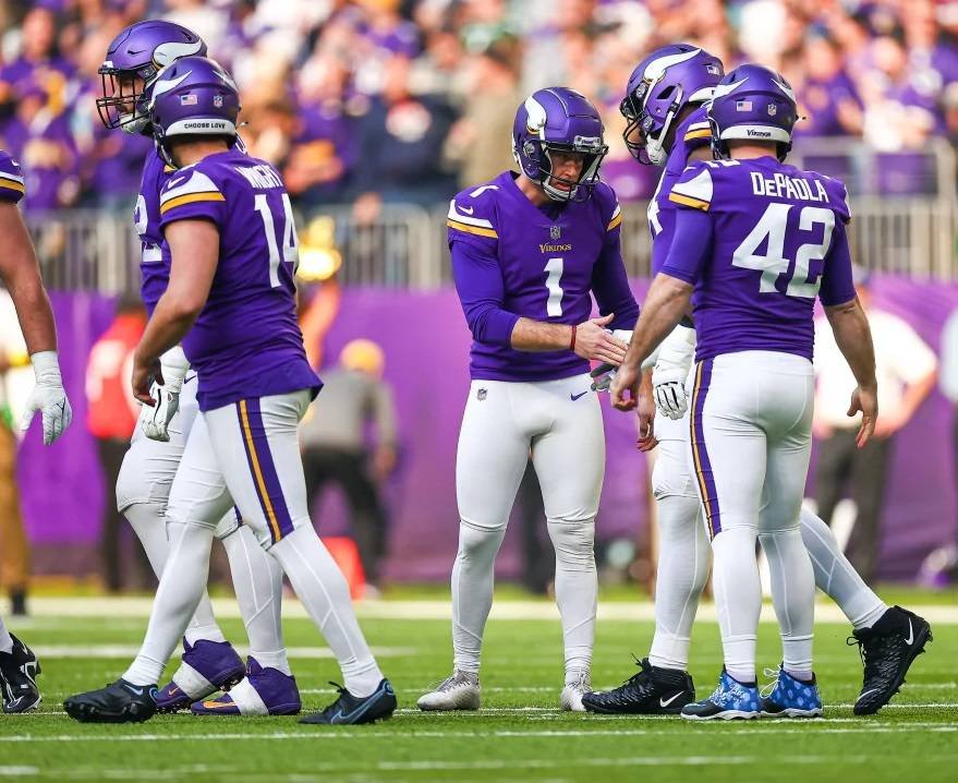 Vikings clinch NFC North title with biggest comeback in NFL history